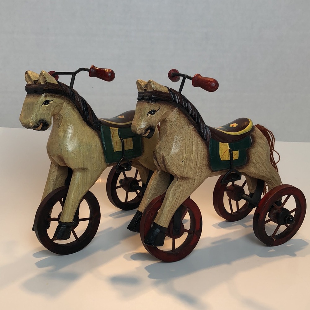 VTG PRIMITIVE HORSES